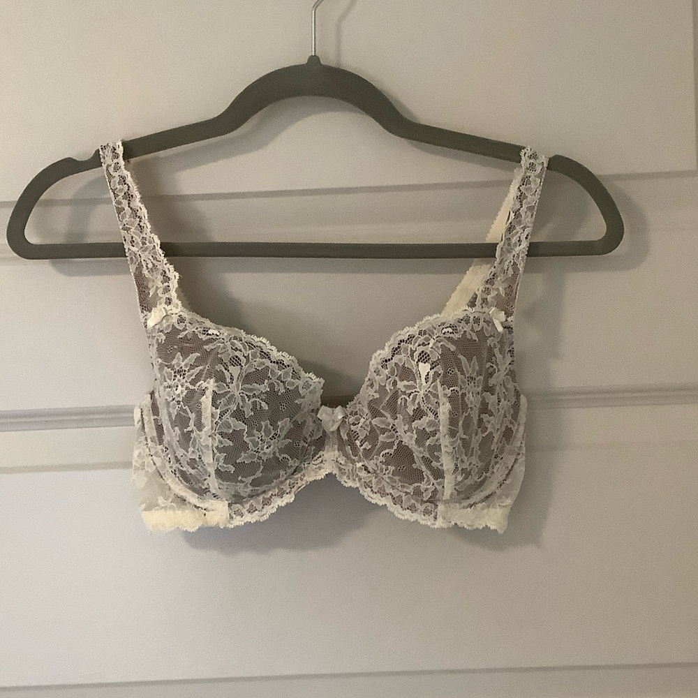 Felina Ivory Lace Underwire Bra Lined in Brown Size 34D